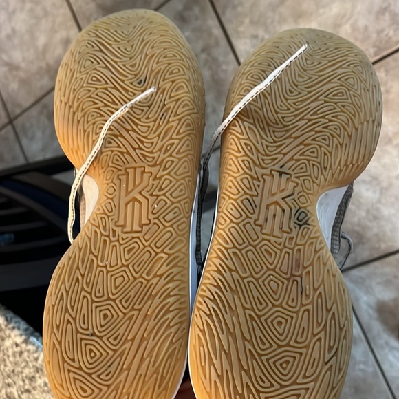 Nike kyrie flytrap - Picture 2 of 4